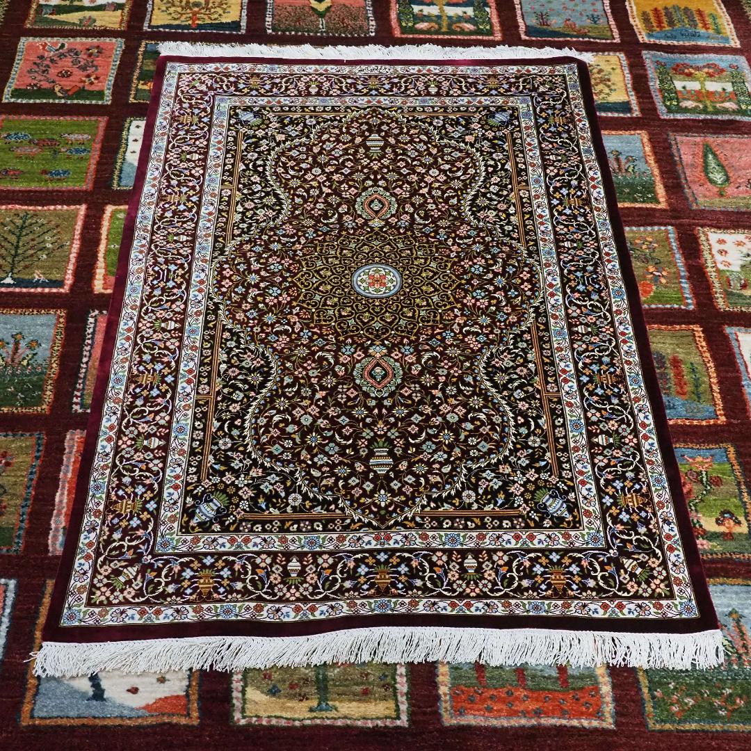 ペルシャ絨毯（シルク）　クム産　１２０×８０ｃｍ