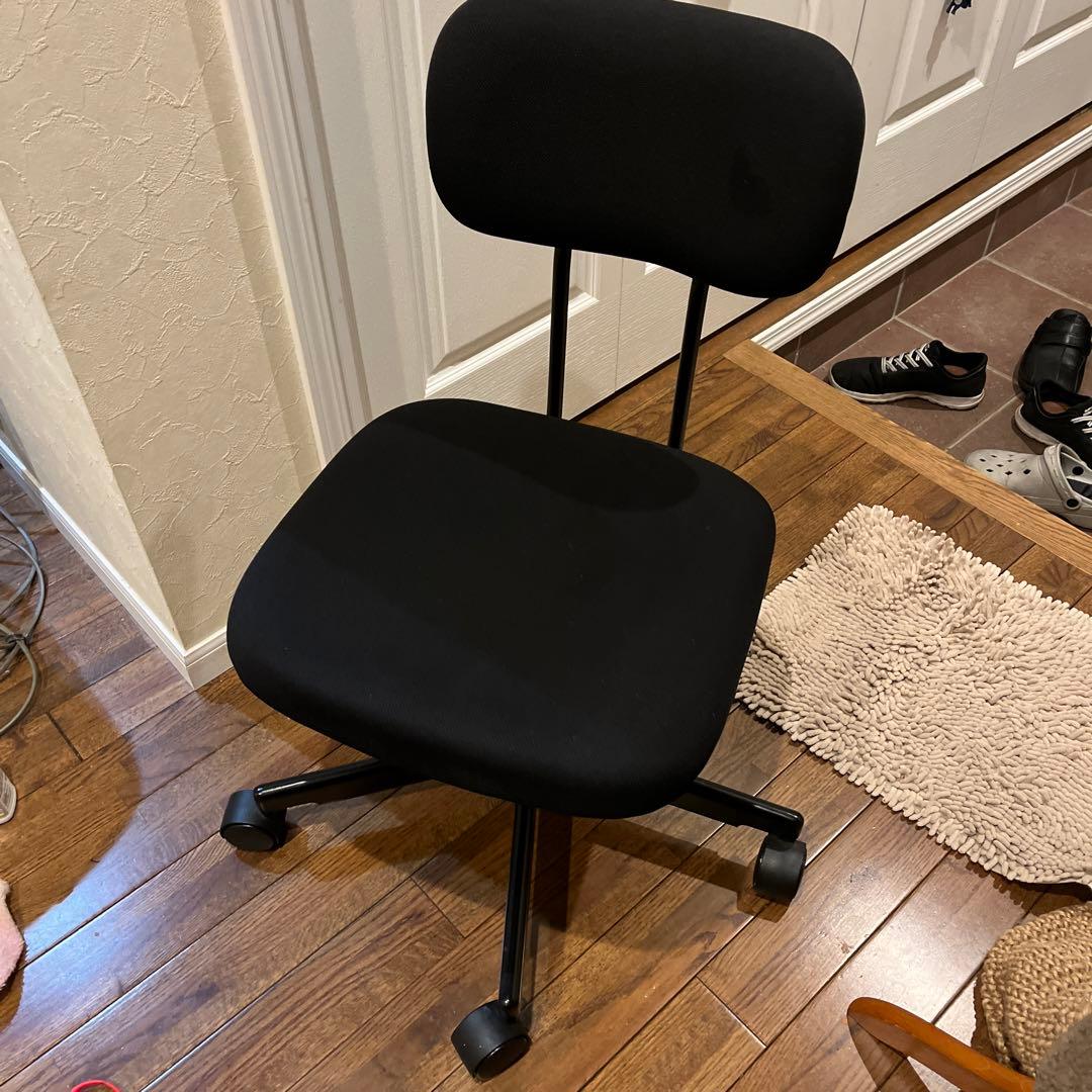 デスクチェアー　黒