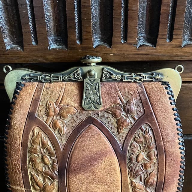 アンティーク レザー カービング バッグ 古道具 1917年 真鍮 金具