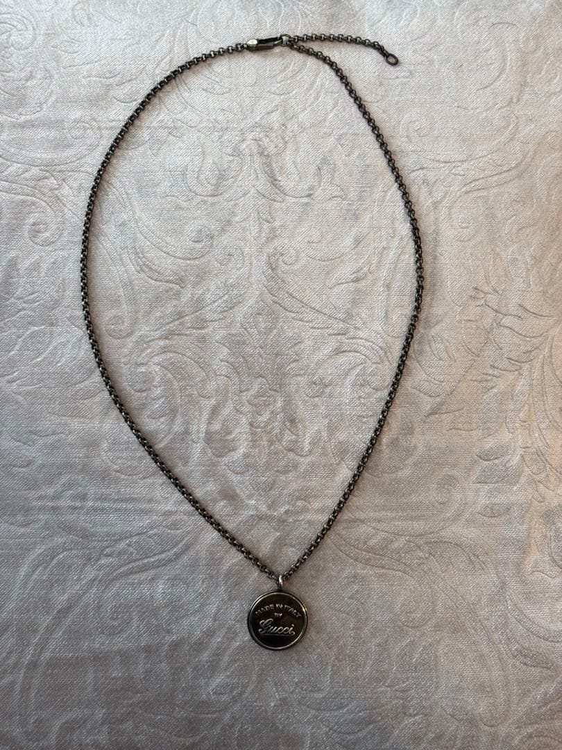 Gucci メダル型ペンダントネックレス