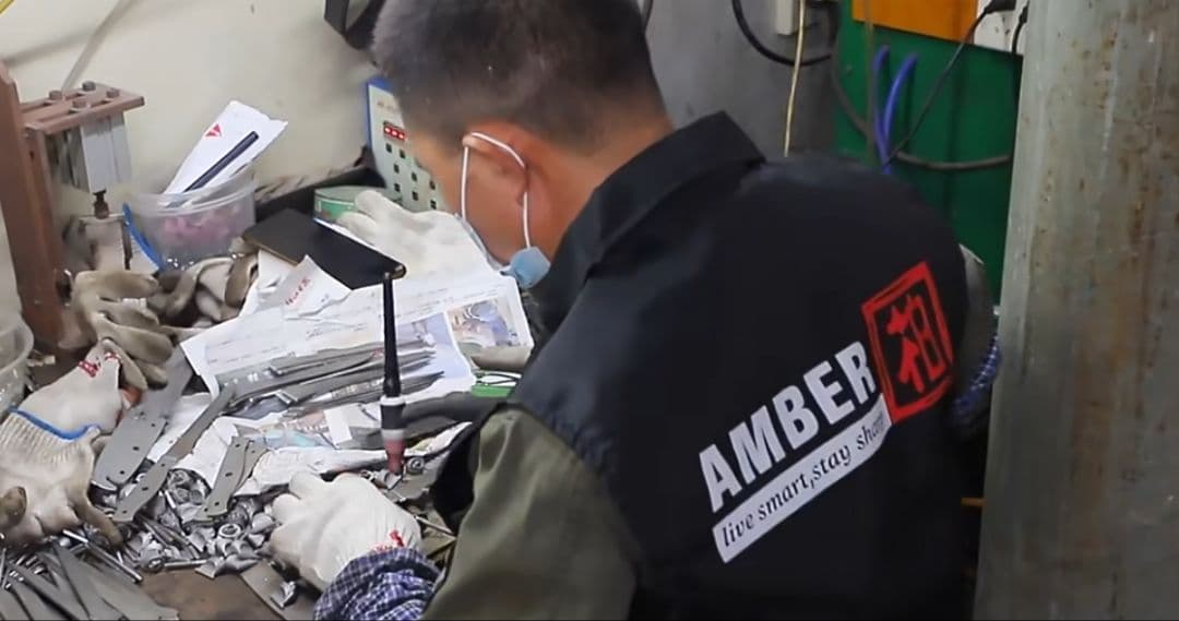 《新作》　V金10号　ダマスカス包丁　ハニカム模様・ピンク柄　剣型　牛刀　三徳