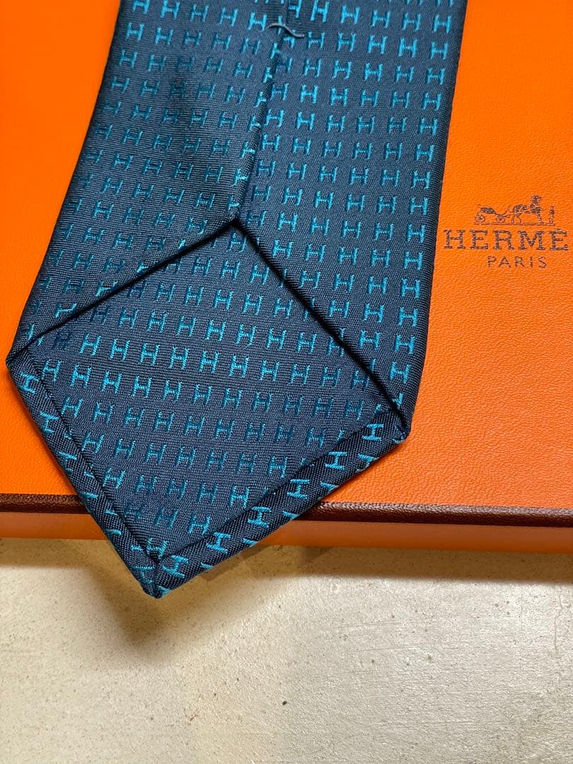 【一度使用のみ】HERMES ダークブルー H総柄ネクタイ