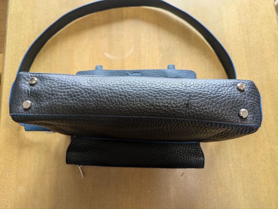 極美品✨FURLA ショルダーバッグ　クロスボディ　大容量　ブラック　レザー