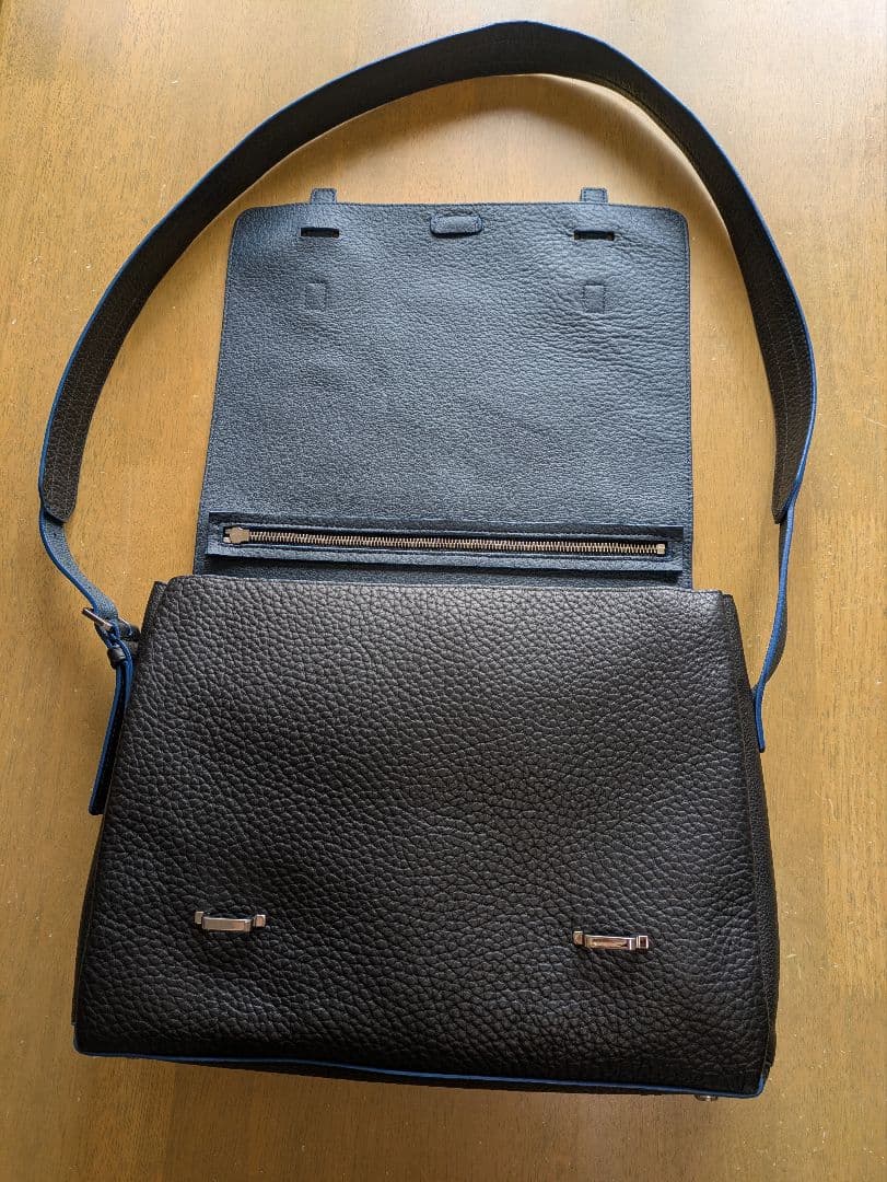 極美品✨FURLA ショルダーバッグ　クロスボディ　大容量　ブラック　レザー