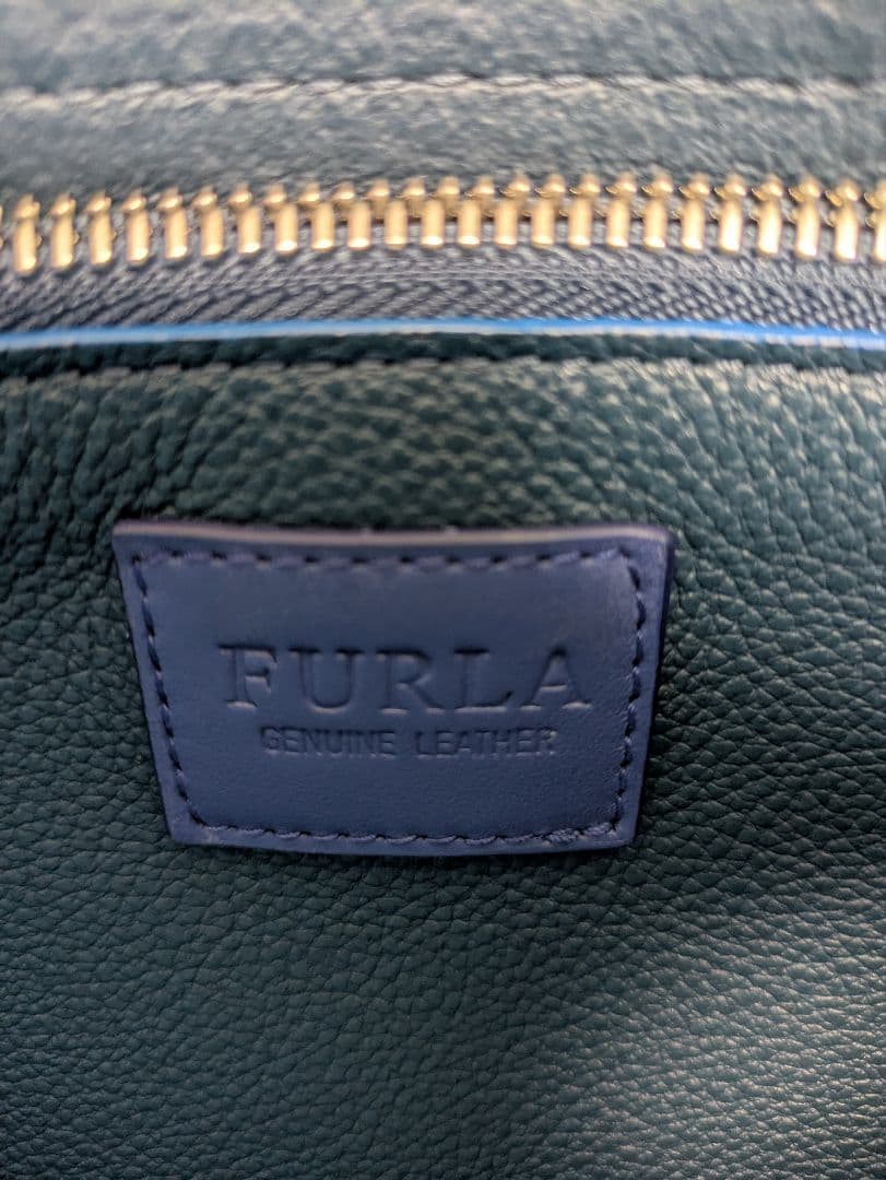極美品✨FURLA ショルダーバッグ　クロスボディ　大容量　ブラック　レザー