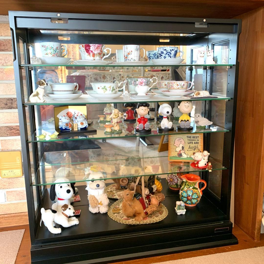 【取りに来て下さる方】インテリアガラスケース　　飾り棚　棚の高さ変更可能