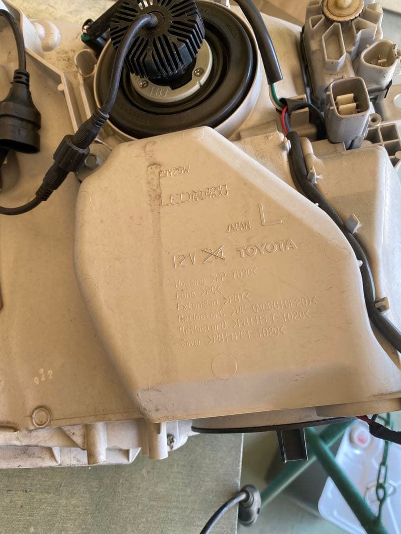 200系 ハイエース 5型 6型 純正 LED ヘッドライト コンピューター付