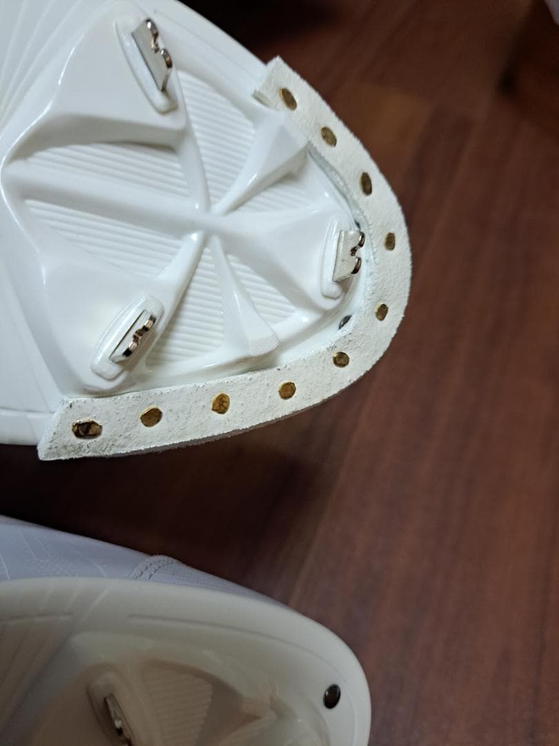 新品ミズノ野球金具スパイク　白　28㎝　マジックテープ式　右足ピ革付