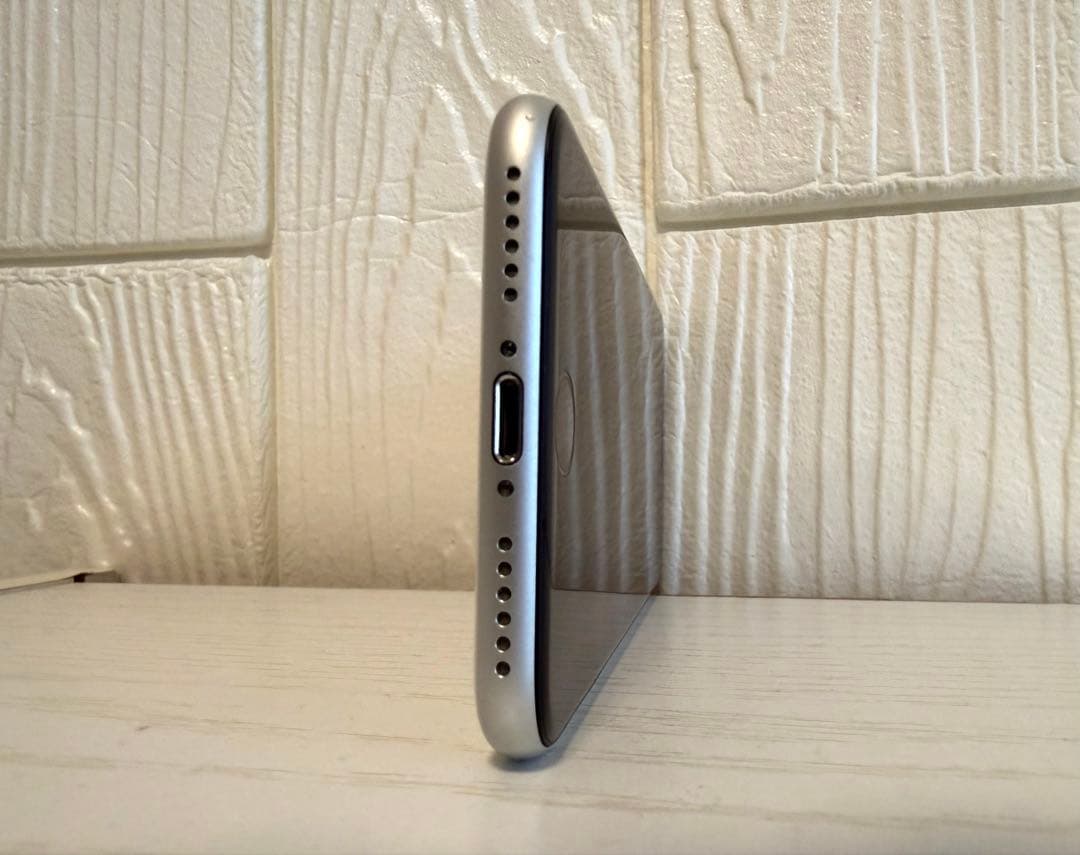 Apple iPhone SE 第3世代 64GB スターライト　ホワイト　白