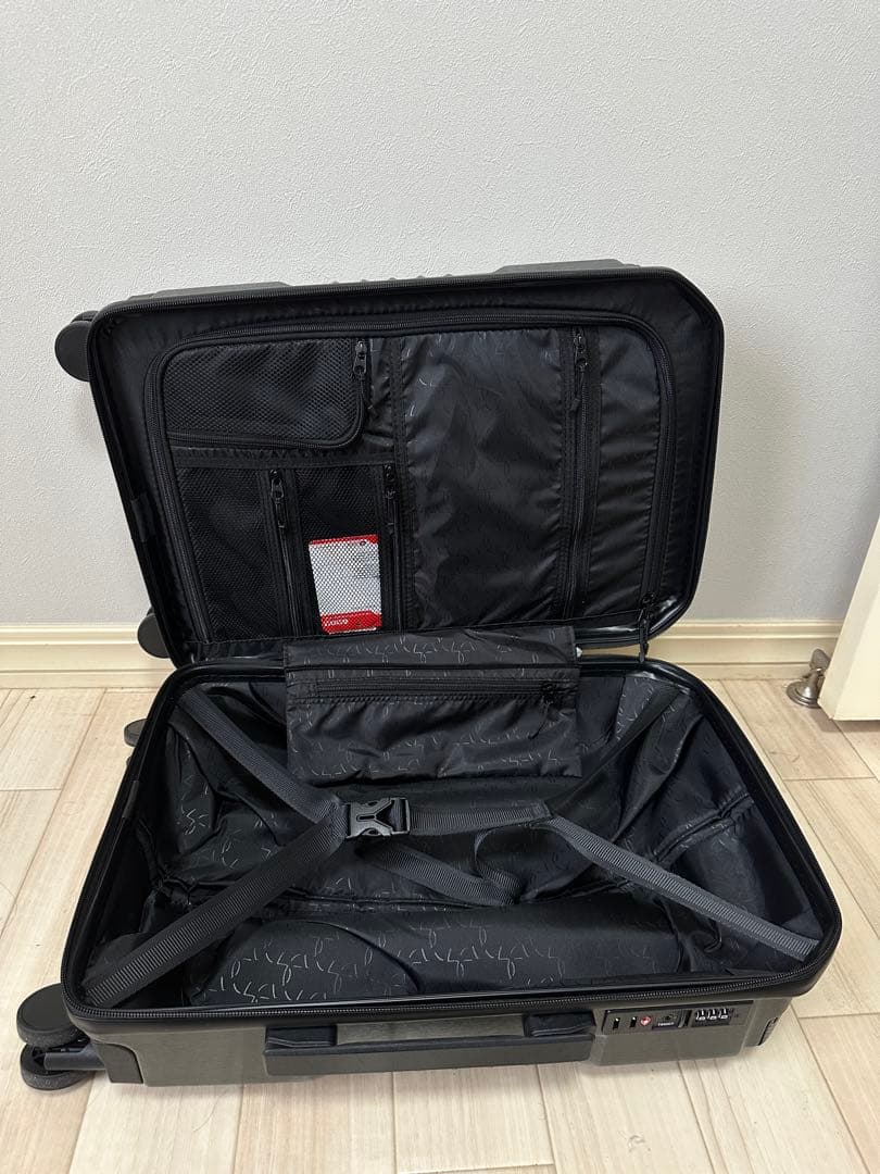 UNDER ARMOUR ブラックキャリーケース