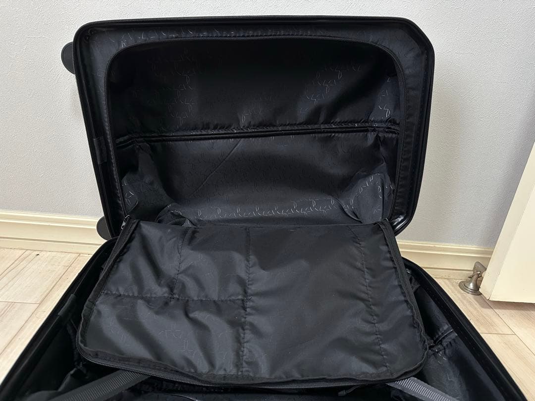 UNDER ARMOUR ブラックキャリーケース