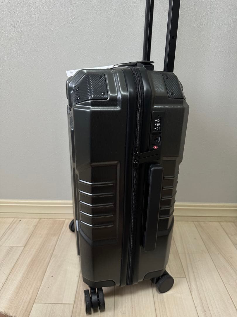 UNDER ARMOUR ブラックキャリーケース