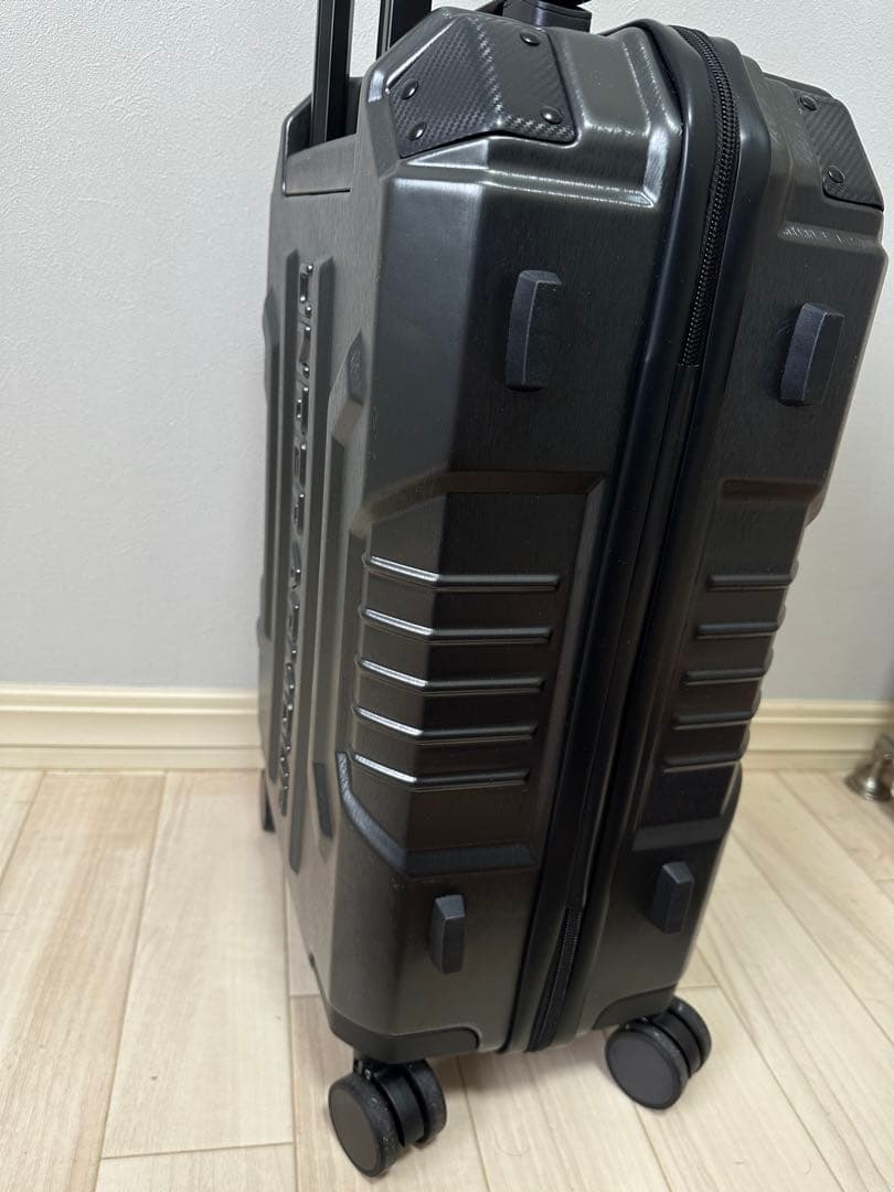 UNDER ARMOUR ブラックキャリーケース