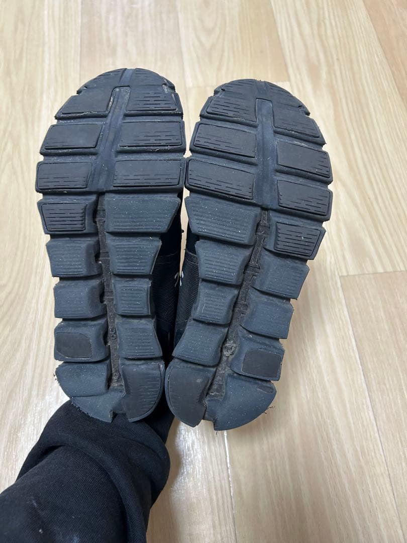 美品 On オン クラウド5 ウォータープルーフ 軽量 防水 黒