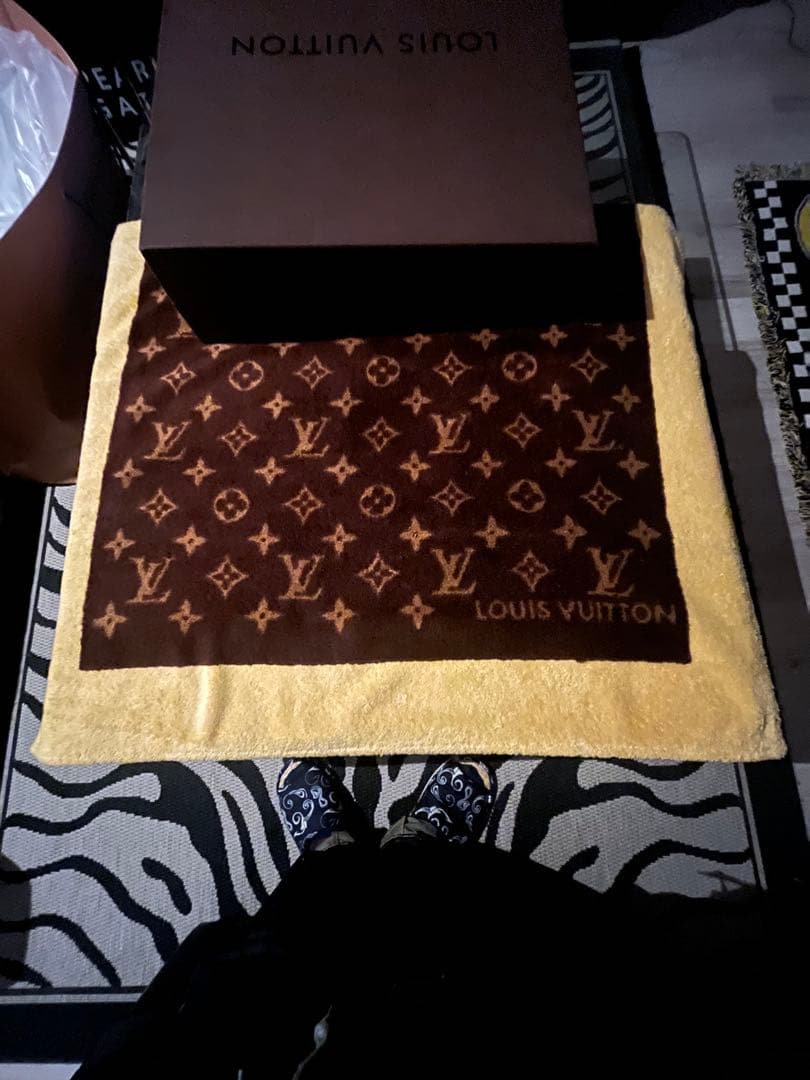 ルイヴィトンモノグラム柄バスタオル