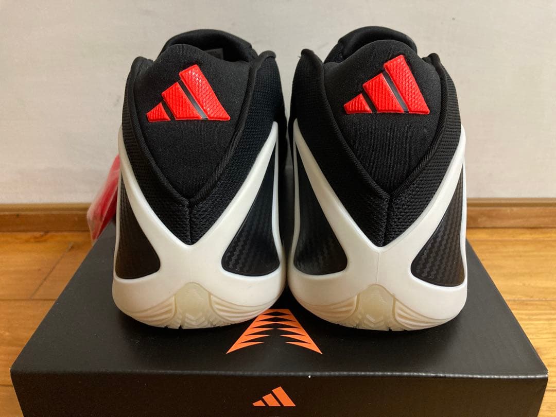 adidas JS3508 バスケットボールシューズ