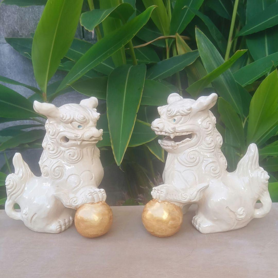 シーサー　白　玉抱き　沖縄　置物　やちむん　魔除け　縁起物