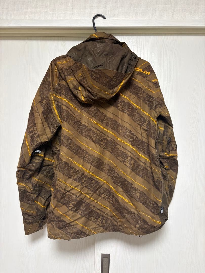 値下げ 男性用スノーボードジャケット Mサイズ　VOLCOM