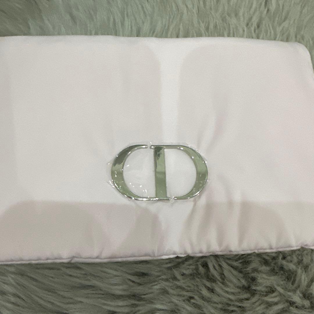 ディオールルミナイザー　限定ポーチつき