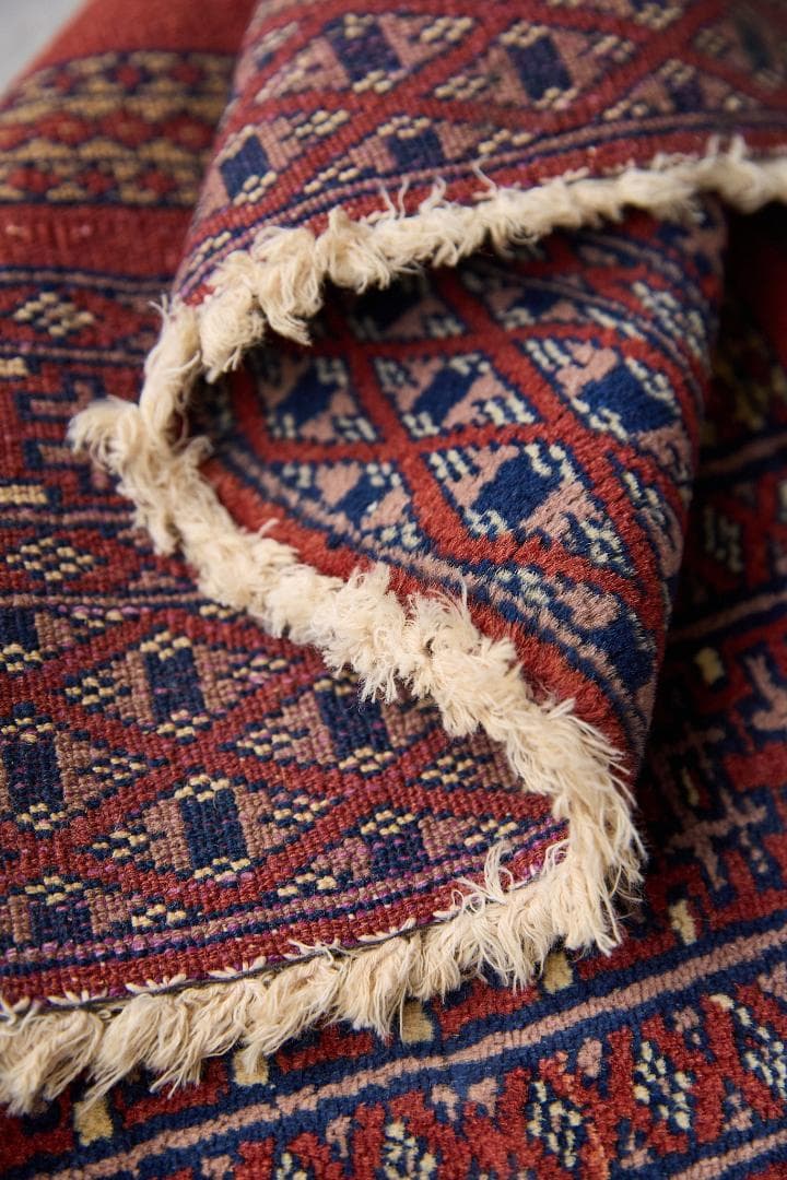 ヴィンテージラグ　トライバルラグ　パキスタン産（94×65cm）赤　黄　紺　黒