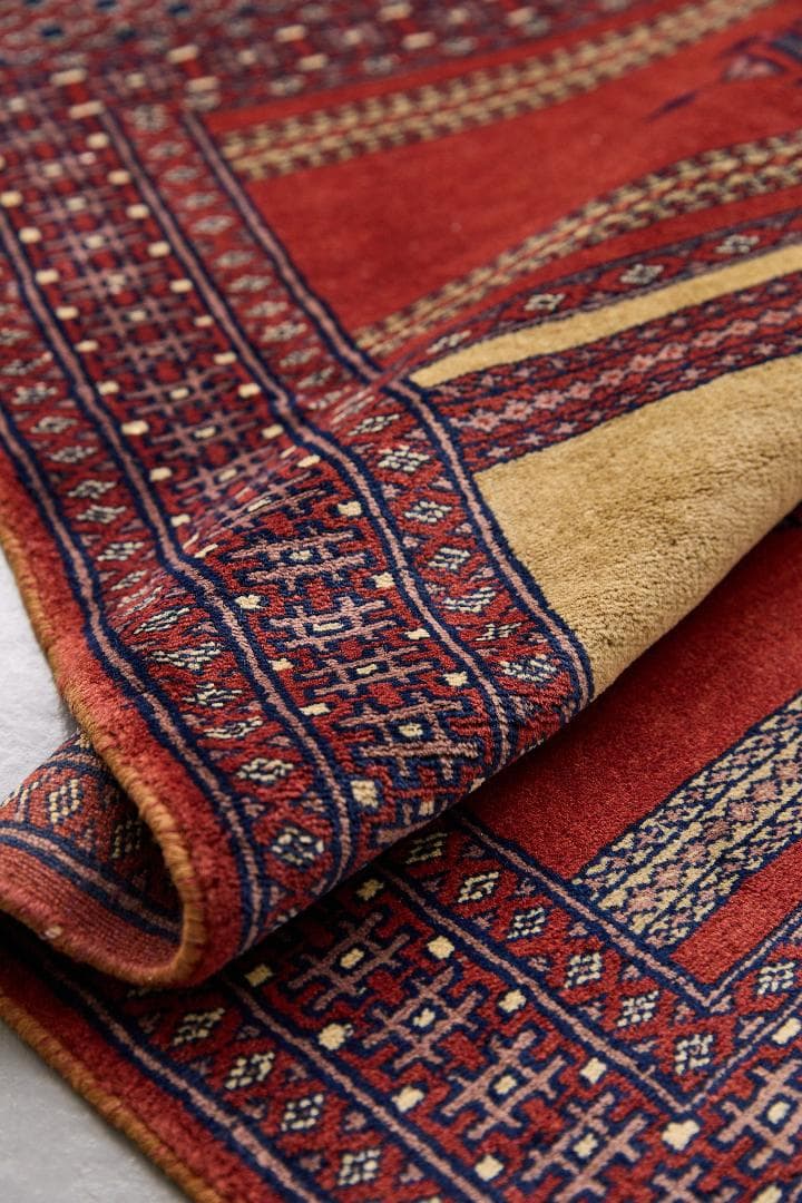 ヴィンテージラグ　トライバルラグ　パキスタン産（94×65cm）赤　黄　紺　黒
