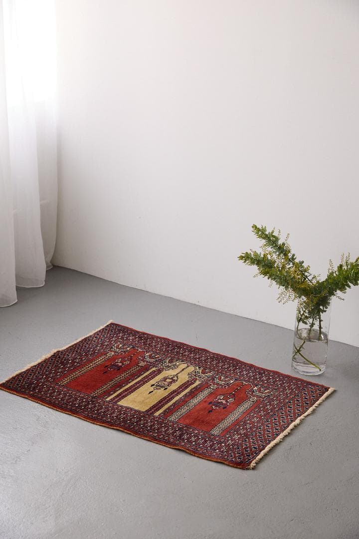 ヴィンテージラグ　トライバルラグ　パキスタン産（94×65cm）赤　黄　紺　黒