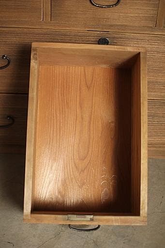 古く味のある木製の引き出し5杯　チェスト　昭和レトロ　タンス　古家具　古民家