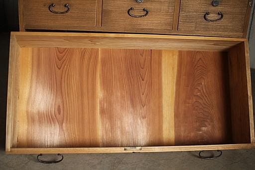 古く味のある木製の引き出し5杯　チェスト　昭和レトロ　タンス　古家具　古民家