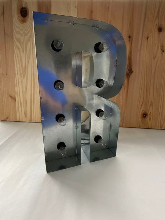 照明　R アルファベット