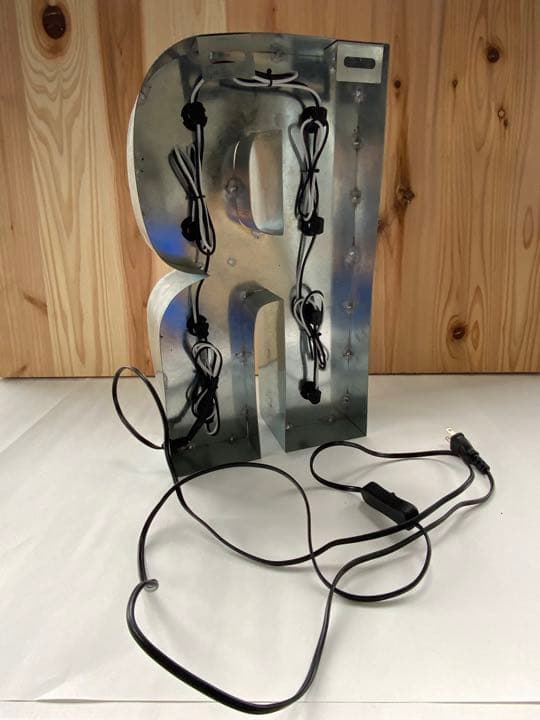 照明　R アルファベット