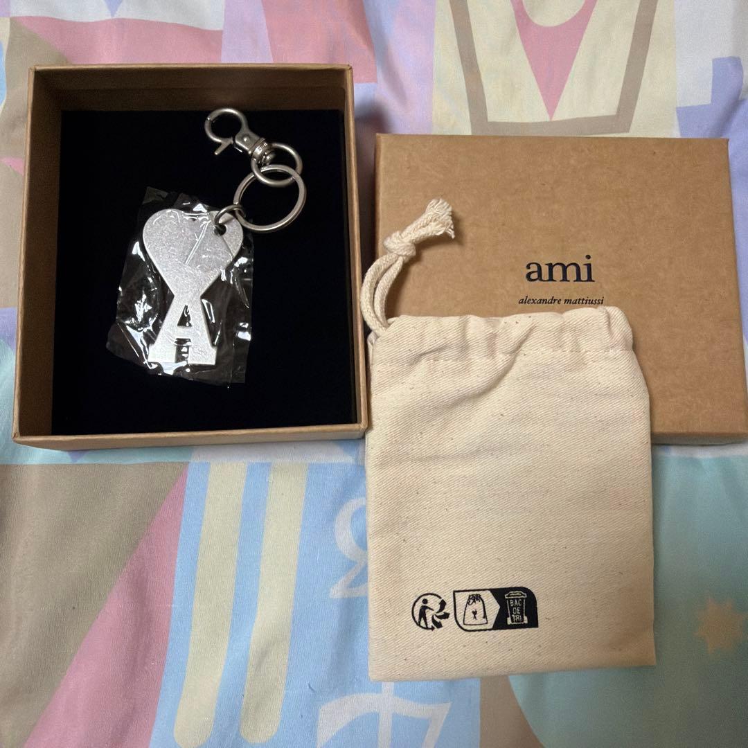 ami ハート型メタルキーホルダー アミパリス