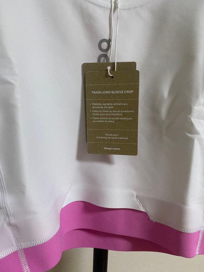 Onオン　トレーニングウェア　トップス　crop【M】