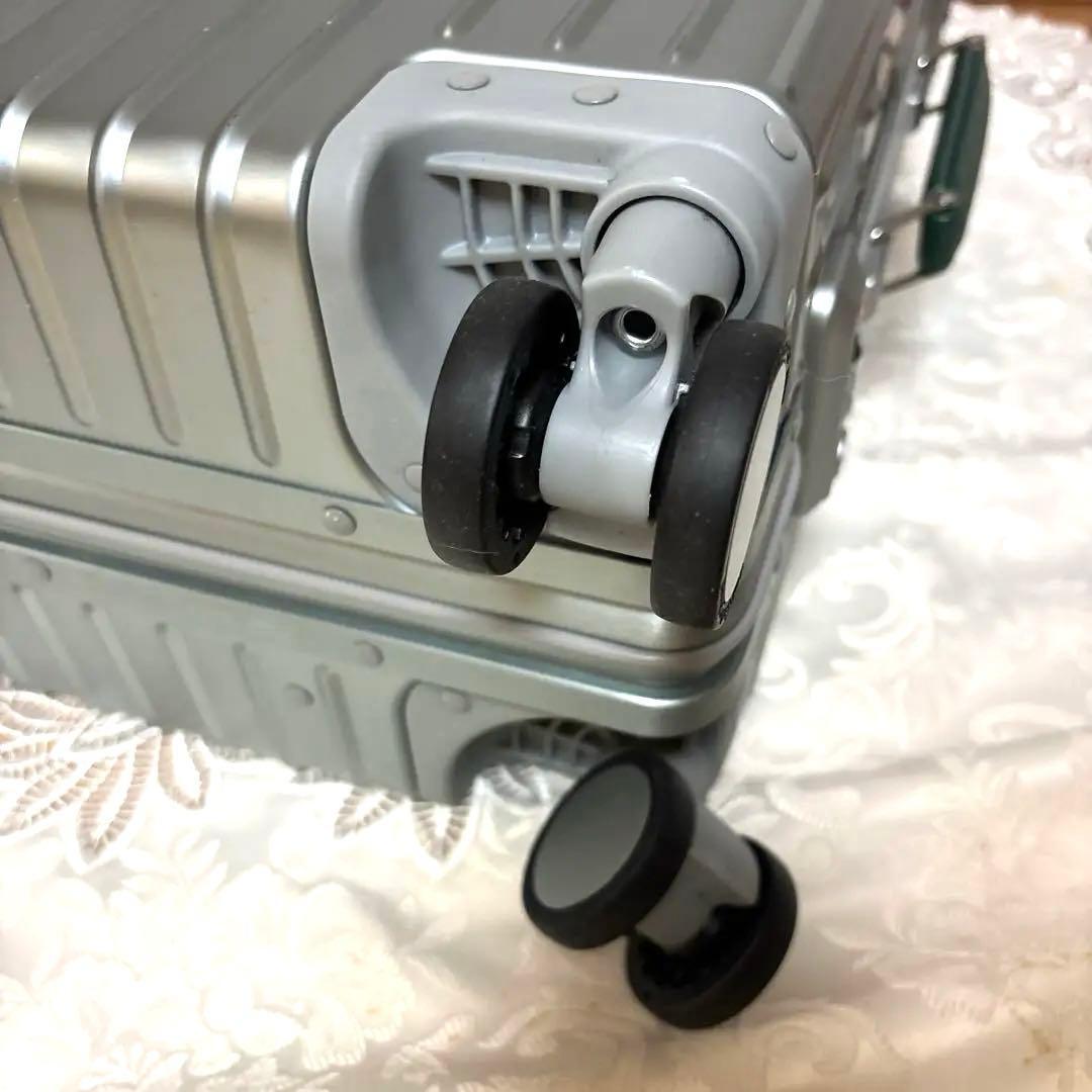 美品　innovator inv1811 stp COOL GRAY 36L