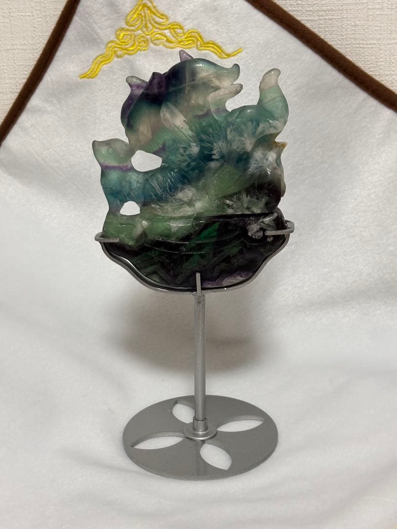 【天然石】フェザーフローライト　九尾　置物　美品 台座付き