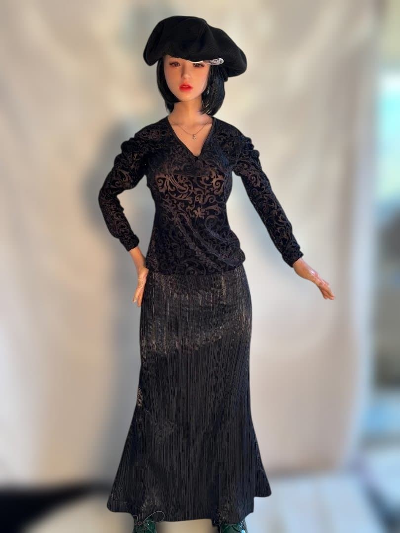 ISSEYMIYAKE プリーツ ロングスカート バックの折り目が特徴です