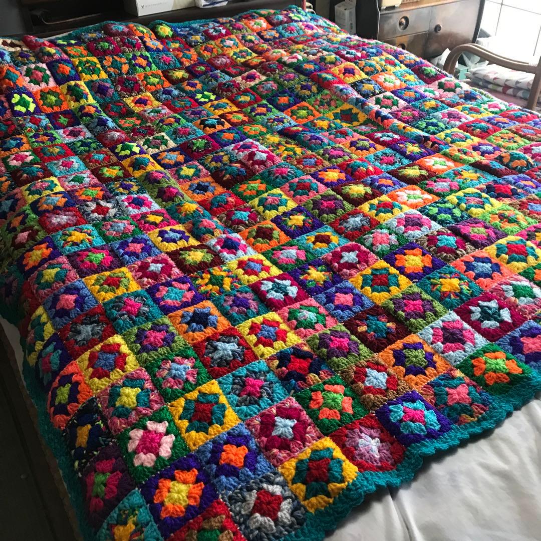 手編み　マルチカバー　Lサイズ　縁取り　エメラルドグリーン