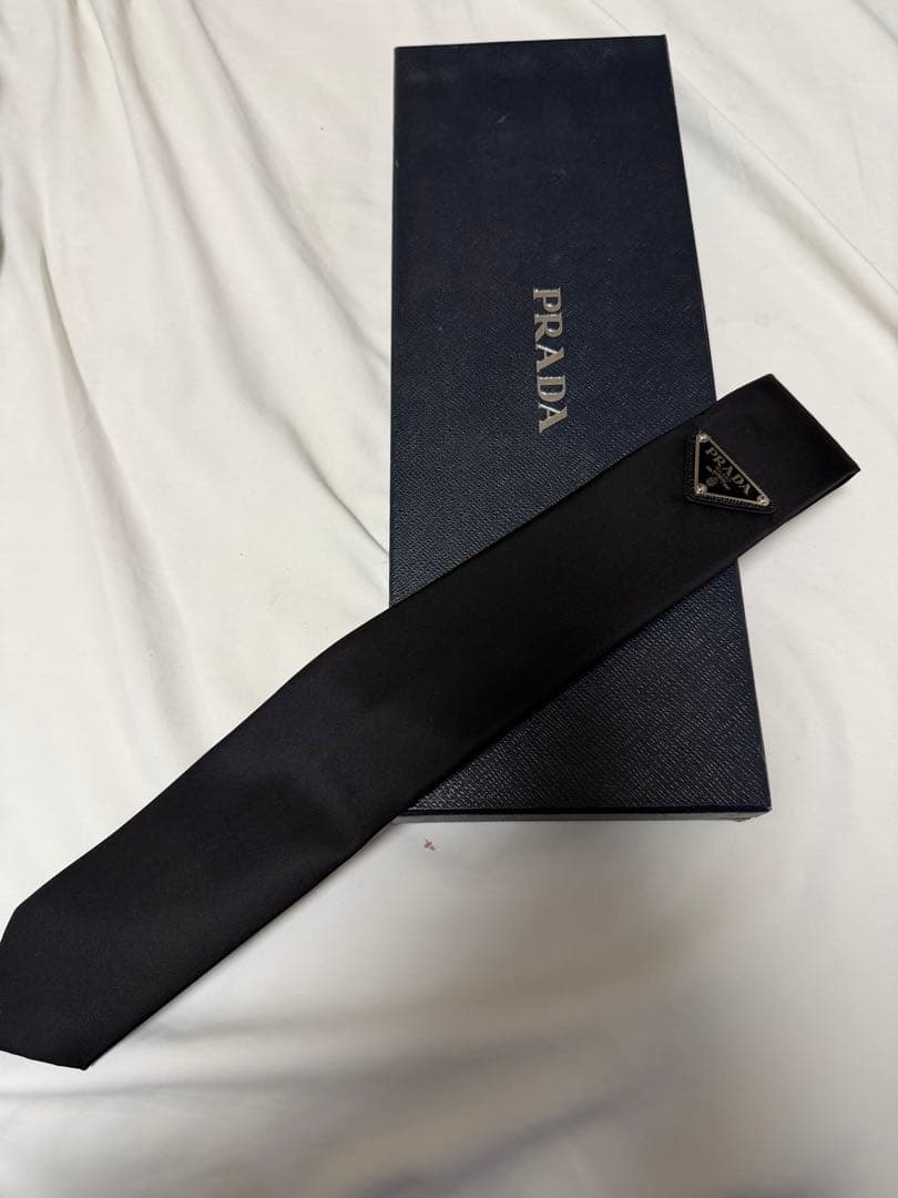 PRADAプラダ　黒ナイロン　3度使用の美品！