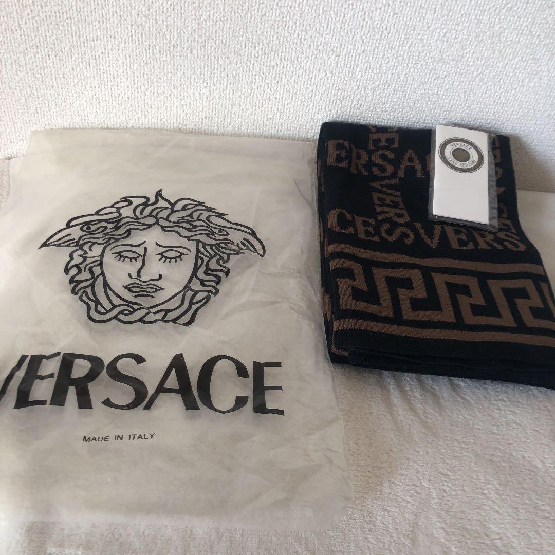 【未使用美品】VERSACE マフラー ブラック 茶ロゴ