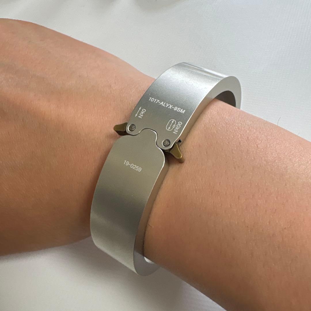 1017 ALYX 9SM ブレスレット バングル