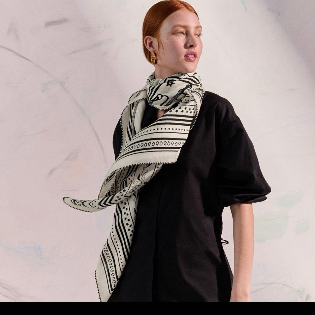 新品未使用 Hermesエルメスカシミヤシルク 140cmアマゾンの祭典バンダナ