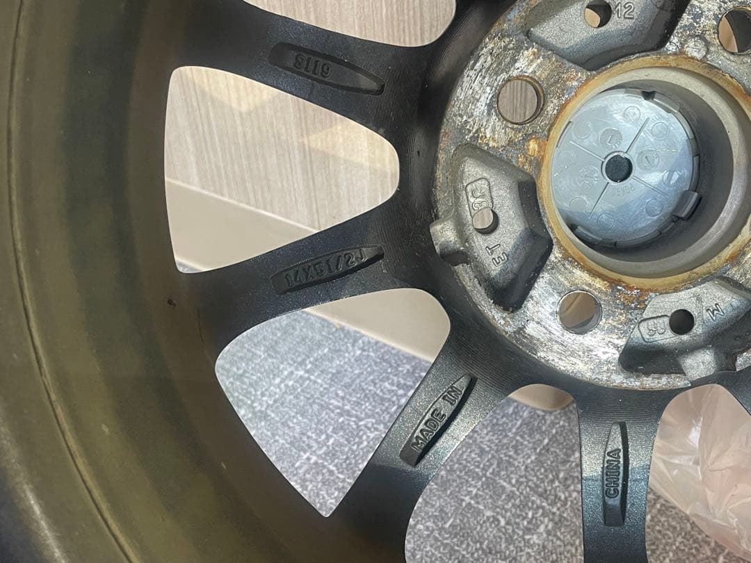 アクア　スタッドレス　165 70r 14 22年製