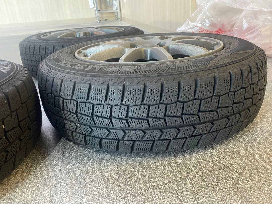 アクア　スタッドレス　165 70r 14 22年製