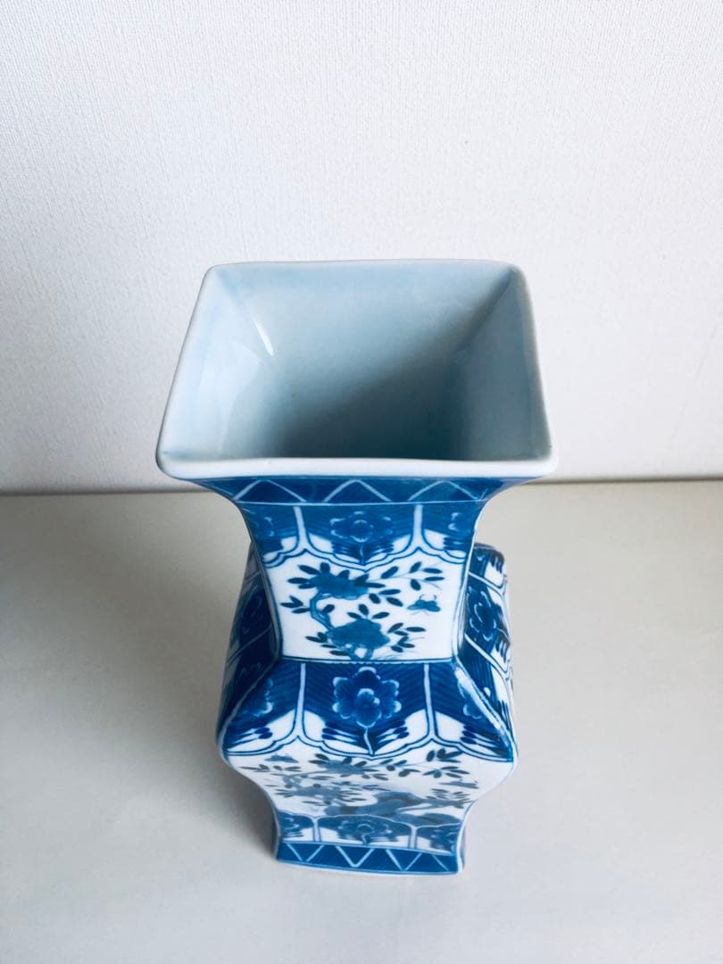 大清康熙青花人物花木鳥蝶図瓶 （底款大清康熙年製）中国古美術 陶磁器