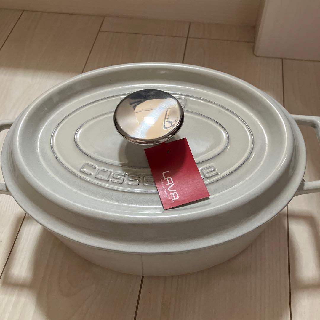 オーバルキャセロールマジョリカホワイト　未使用　新品