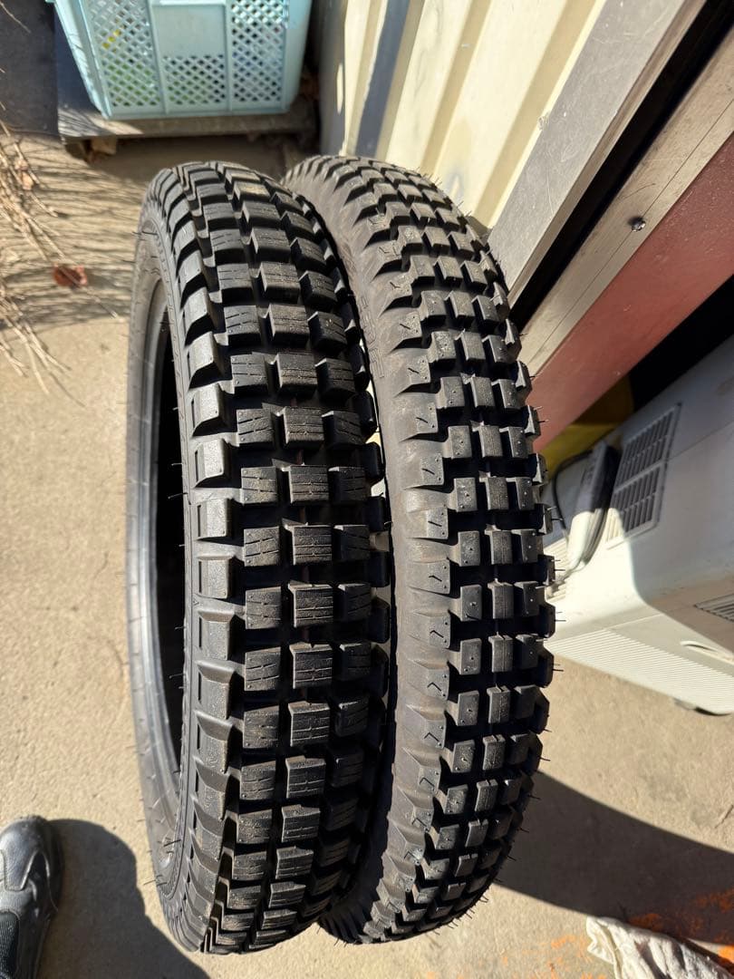 オフロードタイヤ 4.00-18 2.75-21