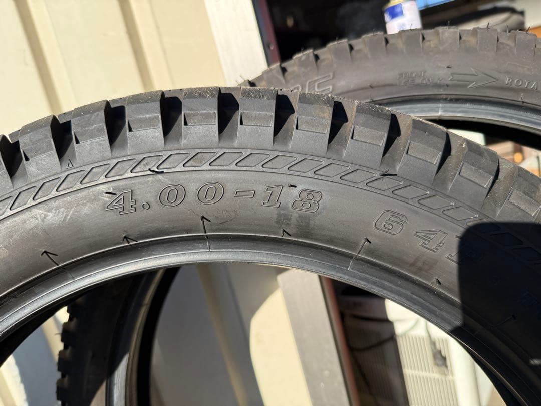 オフロードタイヤ 4.00-18 2.75-21