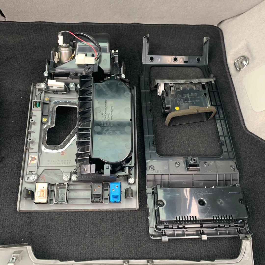 トヨタ　18クラウン　純正インパネセットスイッチ付 グレー　動作確認済み 中古品