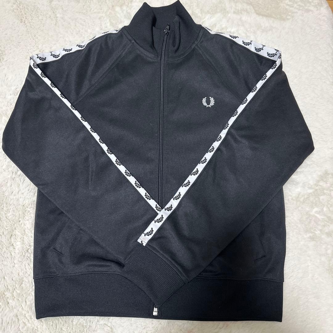 ブラック ジップアップジャージ