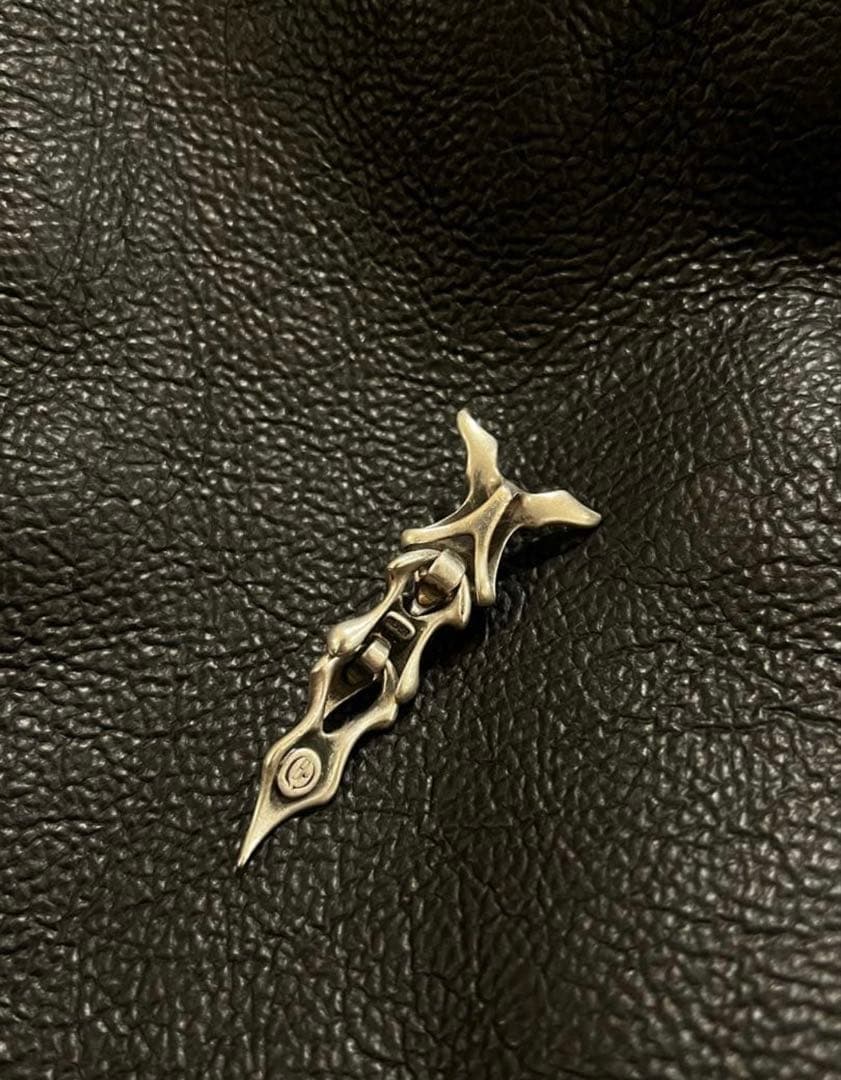 Bloody Mary スシュムナーペンダントトップラージ