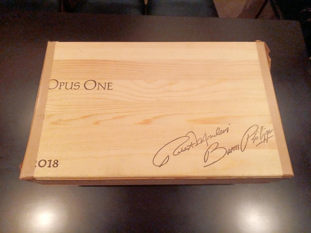 Opus　Oneが入っていた木箱（空き箱）　 2019年1個、 2018年1個